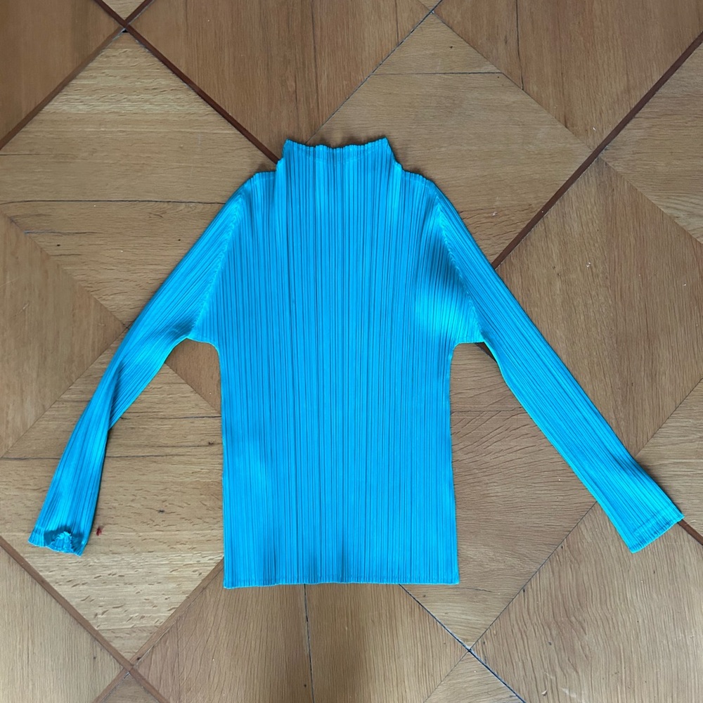 ISSEY MIYAKE PLEATS PLEASE